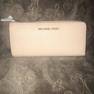 Michael Kors Jet Set Travel Quarter Zipper Wallet